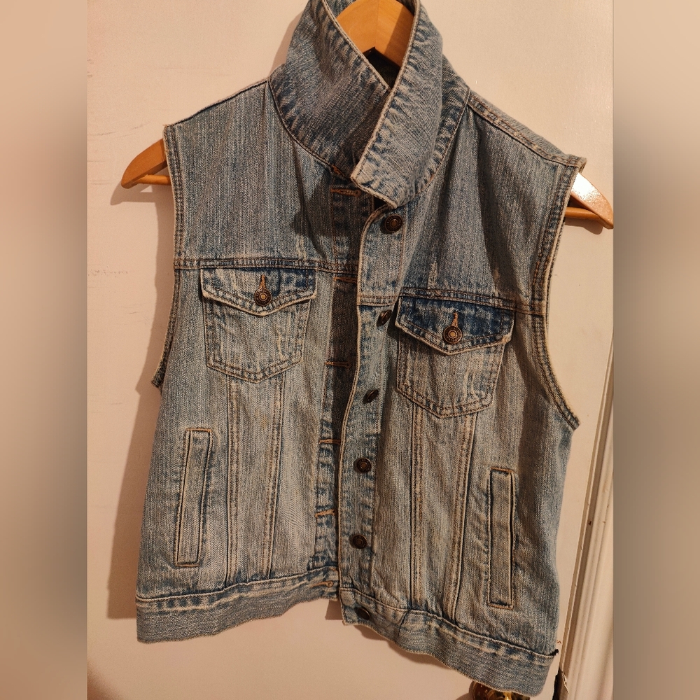 H81 (forever 21) denim vest